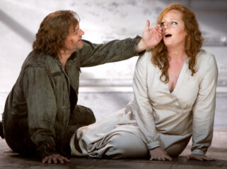 Sopraan Eva-Maria Westbroek stopt voorlopig met zingen: stemproblemen maken optreden onmogelijk