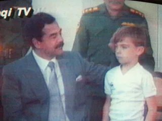 Deze muziek van Alexander Parsons en Ollie Howell hoor je in de documentaire 'Flight 149: Hostage of War'