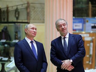 Dirigent en Poetinvriend Gergiev uitgenodigd in Spaanse concertserie die EU-geld uit coronaherstelfonds ontvangt