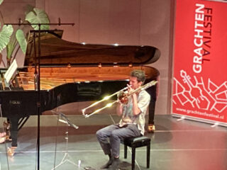 Trombonist Arjan Linker wint Grachtenfestivalprijs 2025: luister de avond terug