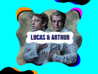 De broers die samen piano spelen