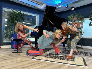 Vrij Spel: Laura Oomens & Ksenia Kouzmenko vs. Elgar