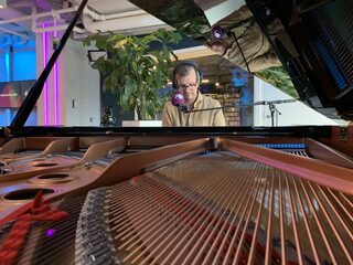 Live meekijken naar hoe Jacobus de podcast 'Onder de vleugels van Den Herder' samenstelt? Klik hier