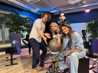 Vrij Spel: Iris Hond vs. Satie