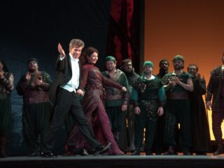 Dirigent Latham-Koenig (70) voorwaardelijke celstraf voor zedendelict