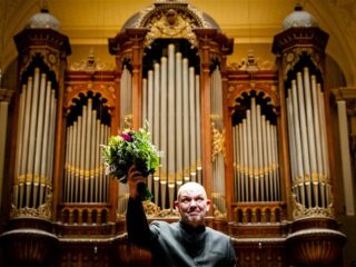 Acteur Bradley Cooper krijgt 'dirigeerles' van Jaap van Zweden