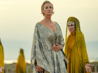 Soundtrackupdate: nieuwe filmmuziek uit Batman: Caped Crusader, KAOS & It Ends with Us