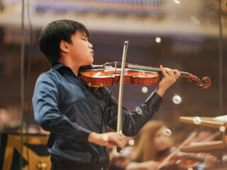 11-jarige violist stunt op internationale George Enescu Competition: jongste winnaar ooit