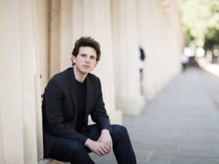 Politieke uitlatingen van pianist Jayson Gillham kosten hem optreden met symfonieorkest Melbourne