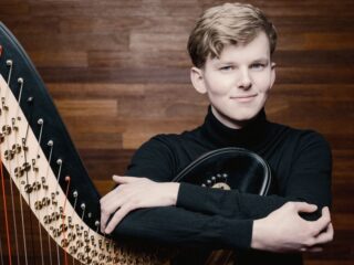 Harpist Joost Willemze wil vooral verhalen vertellen