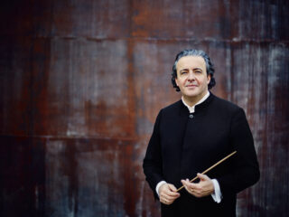 Dirigent Juanjo Mena (60) beëindigt carrière door ziekte van Alzheimer