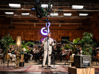 Marco Schuitmaker zingt een klassieke versie van 'Vergeef Me'