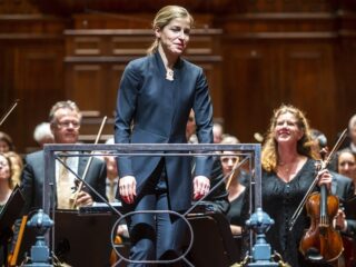Karina Canellakis genomineerd voor Royal Philharmonic Society Award