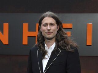 Ludwig Göransson wint Golden Globe voor zijn filmmuziek voor Oppenheimer