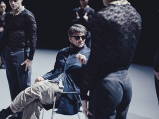 Choreograaf Marco Goecke ontslagen nadat hij recensent besmeurde met hondenpoep