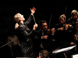 Slotconcert: Karina Canellakis dirigeert Mahler 2