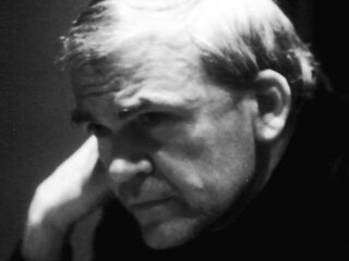Milan Kundera (94) overleden, schrijver die de essentie vond in muziek