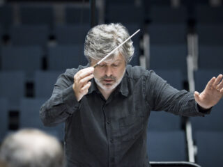 Componist James MacMillan ontvangt hoge onderscheiding van Britse koning Charles