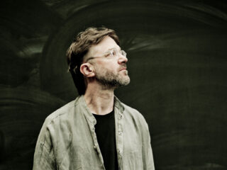 25 uur reistijd: André de Ridder wil chef-dirigentschap in Londen en Nieuw-Zeeland combineren