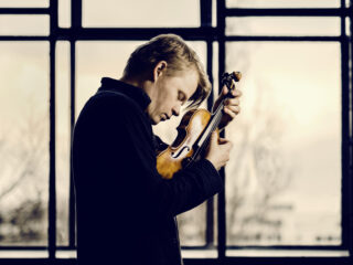 Pekka Kuusisto annuleert al zijn concerten in de Verenigde Staten uit protest tegen de Amerikaanse regering