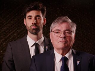 Ruben Hein en zijn vader leggen krans op 4 mei