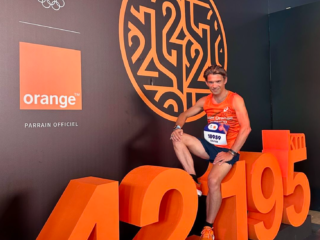 Cellist Gautier Capuçon rent 's nachts Olympisch marathonparcours