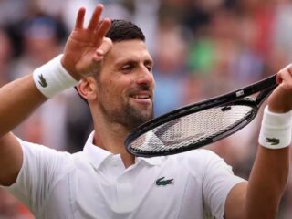 Tennisser Novak Djokovic speelt 'tennisracketviool' in reclame