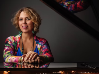 Pianist Gabriela Monteiro improviseert bij de Nobelprijs voor Vrede