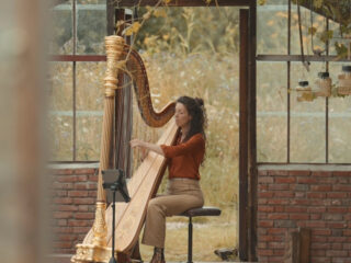Klassiek op locatie: Beate Loonstra speelt Rachmaninov op Harp