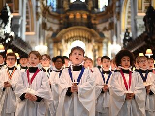 Meisjes mogen meezingen in St. Paul's Cathedral Choir