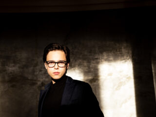 Tarmo Peltokoski (22) dirigeert in Rotterdam