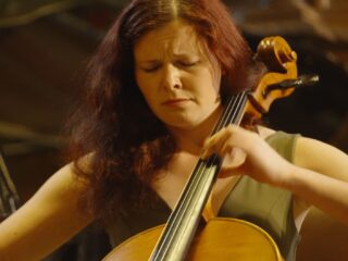Cellist Maya Fridman organiseert Vredesconcert