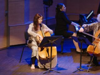'United we stand', hoe de Russische cellist Maya Fridman de muziek inzet voor solidariteit