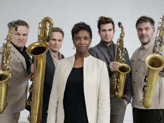 Claron McFadden over haar samenwerking met Artvark bij Camiel Jansen