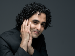 Kerem Hasan (34) wordt chef-dirigent in Karlsruhe