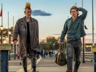 Deze muziek van Rob Simonsen hoor je in de misdaadthriller 'Caught Stealing'