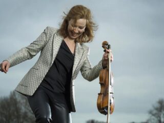 Nieuwe presentator Diskotabel: violist Cécile Huijnen