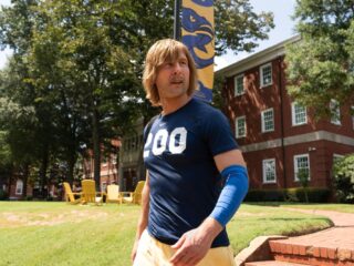 Natalie Holt scoort sportkomedie 'Chad Powers'