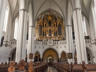 Orgelmuziek: playlist met 2 uur muziek en beelden van kerken en orgels