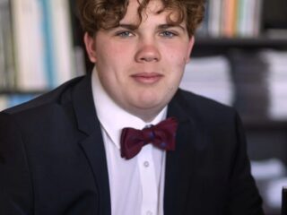 Zeventienjarige tenor Door van Bergen wint Frans operaconcours