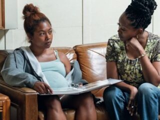 Cellist en componist Kelsey Lu maakt muziek voor aangrijpende film 'Earth Mama'