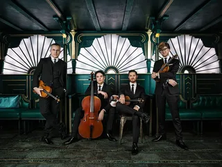 Beelden, muziek en waarheid: 'Parallel Truths' confronteert met propaganda