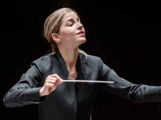 Karina Canellakis dirigeert Samuel Adams