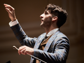 Kijk live mee: Lorenzo Viotti dirigeert Tsjaikovski en Rachmaninov