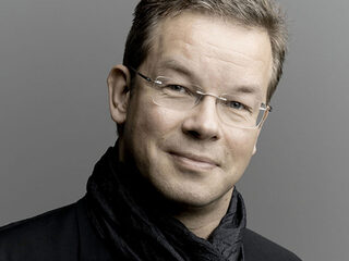 Antony Hermus over Erich Wolfgang Korngold