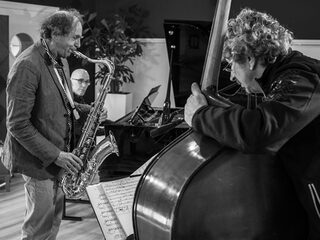 I Compani speelt filmmuziek in de studio