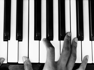 7 redenen om als volwassene piano te leren spelen