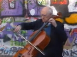 Moet je zien: Rostropovitsj speelt bij Berlijnse muur in 1989