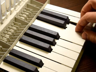 Nog geen sinterklaascadeautje? Maak dit papieren orgel!