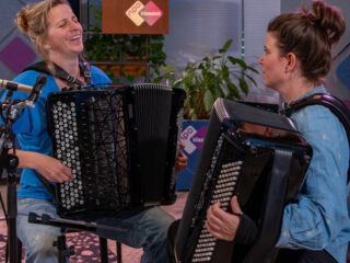 Accordeonduo TOEAC speelt live in Maatwerk